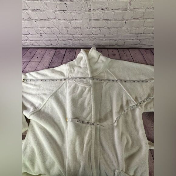 Elegant White Robe Unisex - Picture 5 of 9